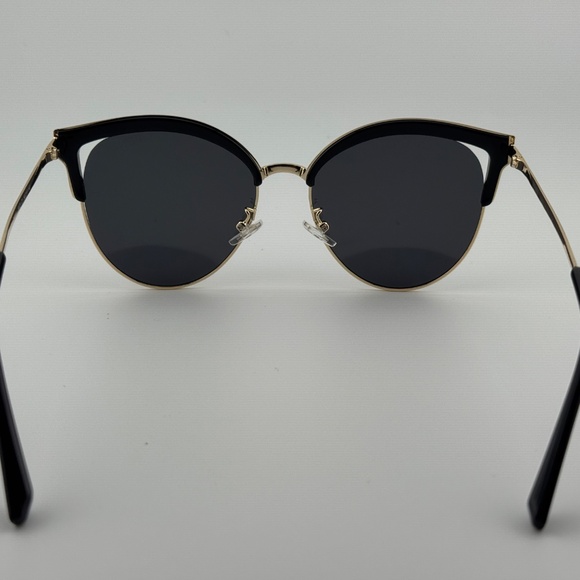 Fendi Butterfly Style Glasses - Picture 4 of 6